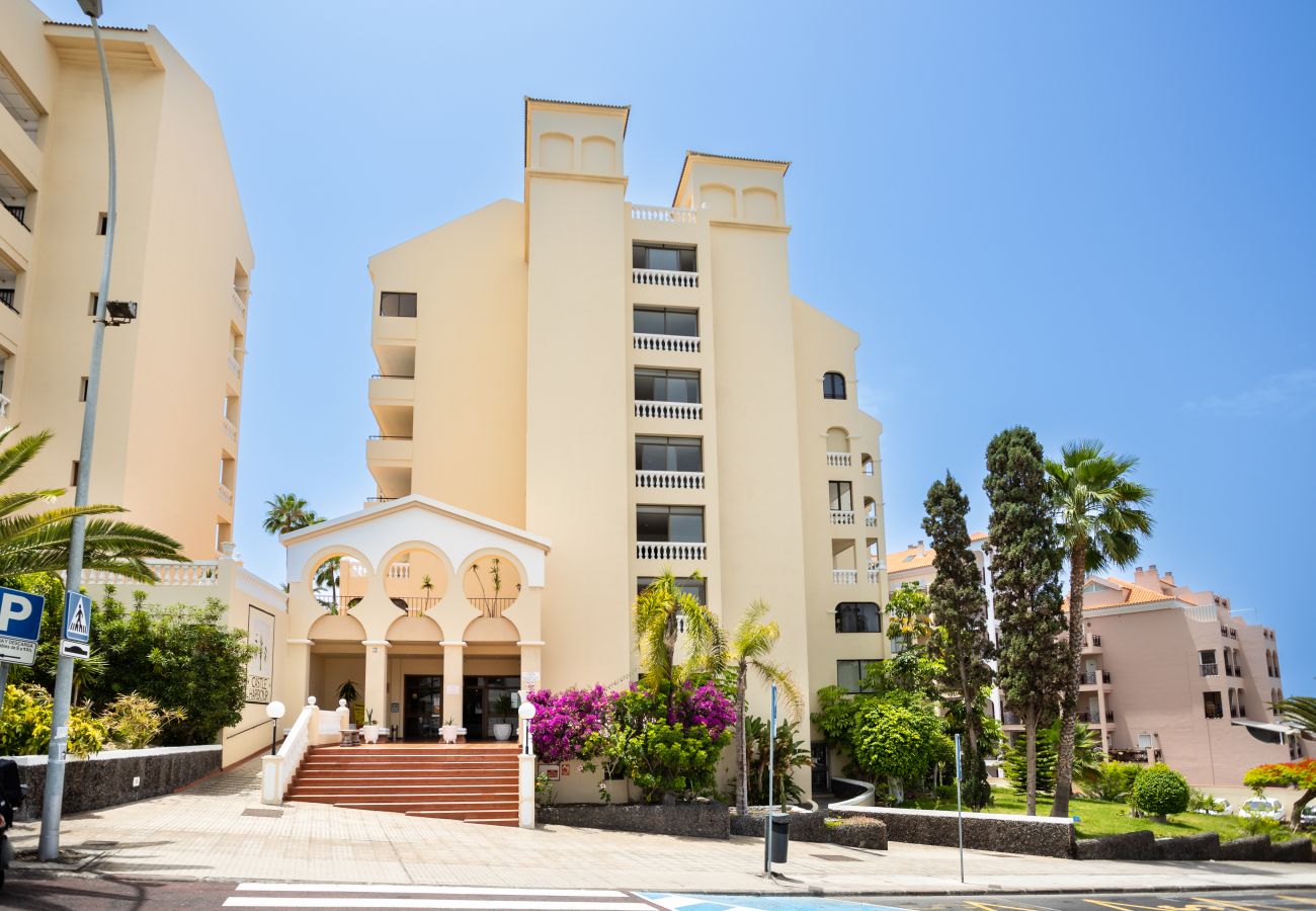 Apartamento en Los Cristianos - Castle Harbour Feel like home Flat Los Cristianos by LoveTenerife