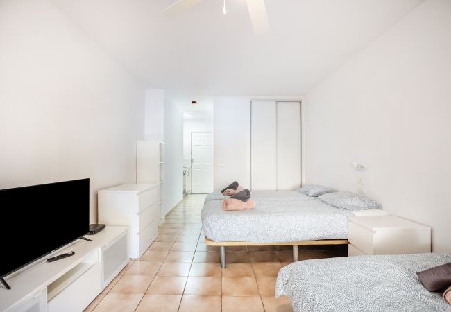 Estudio en Los Cristianos -  Castle Harbour Cozy Studio Heated Pool Los Cristianos LoveTenerife Estudio en Los Cristianos -  Castle Harbour Cozy Studio Heated Pool Los Cristianos LoveTenerife