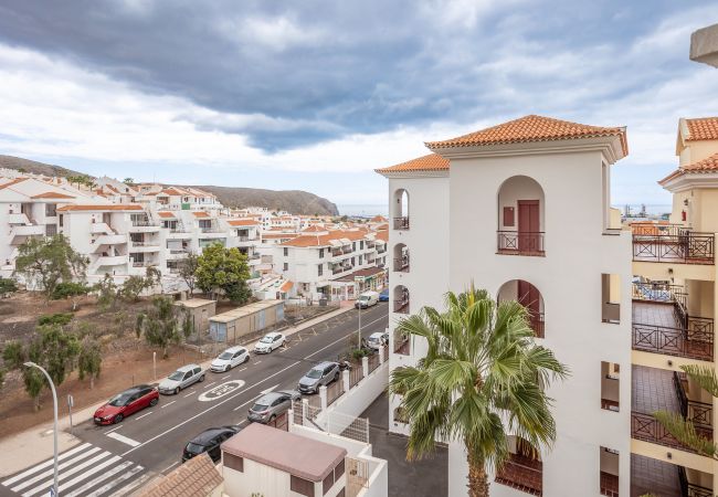 Apartamento en Los Cristianos - Luxury Family Home Heated Pool