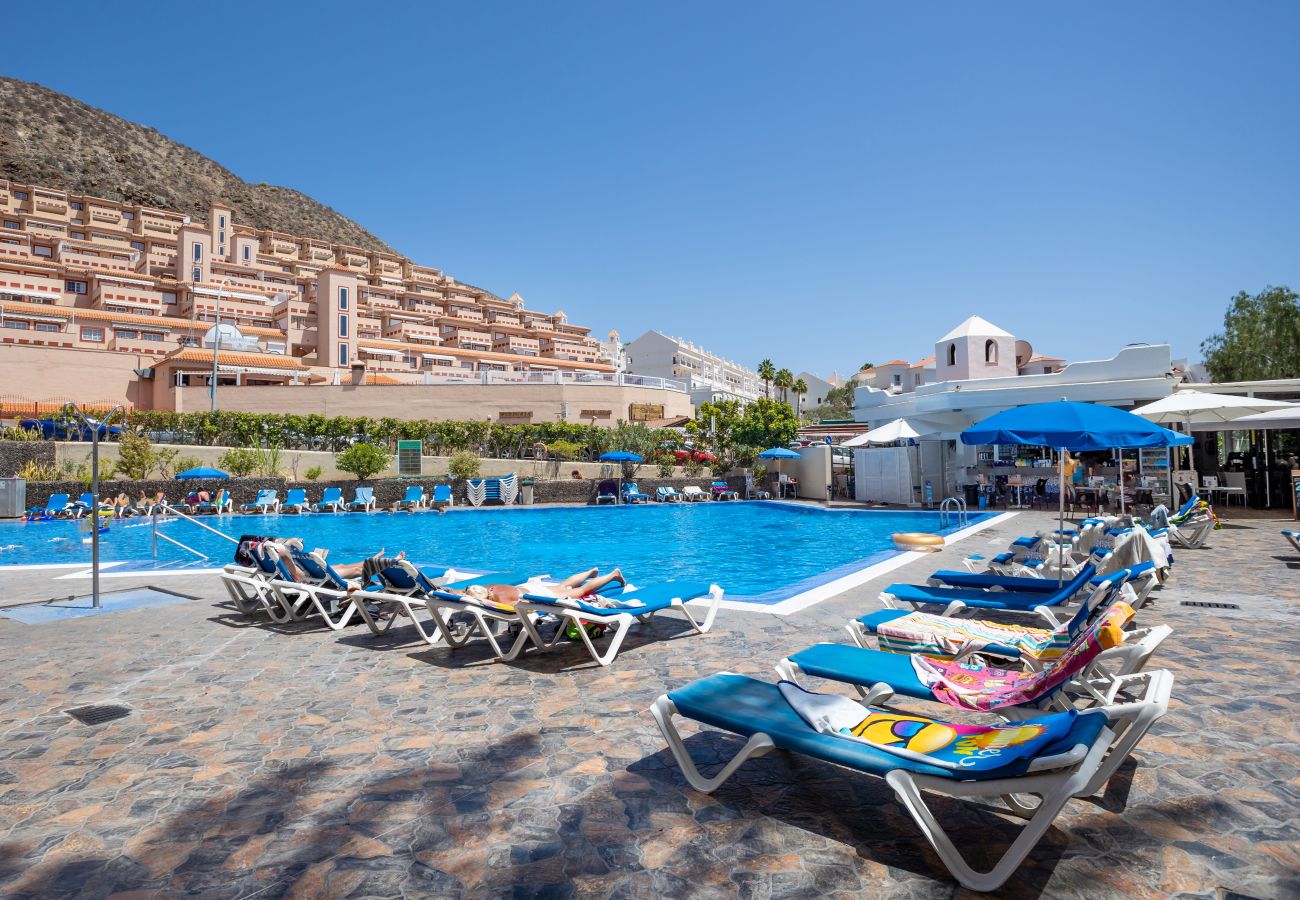 Apartamento en Los Cristianos - Castle Harbour Luxury Family Home Heated Pool