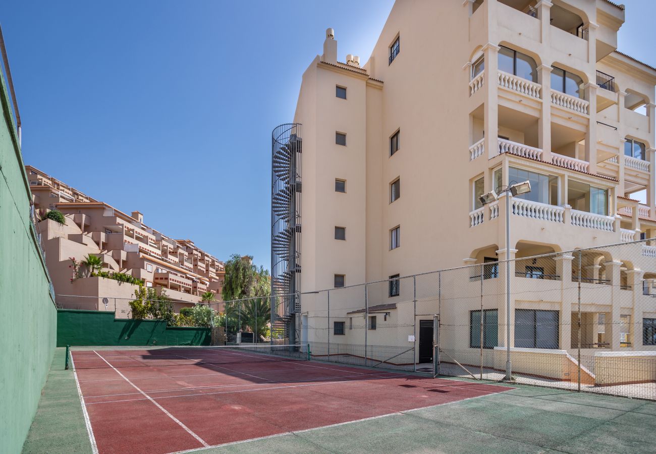 Apartamento en Los Cristianos - Castle Harbour Luxury Family Home Heated Pool