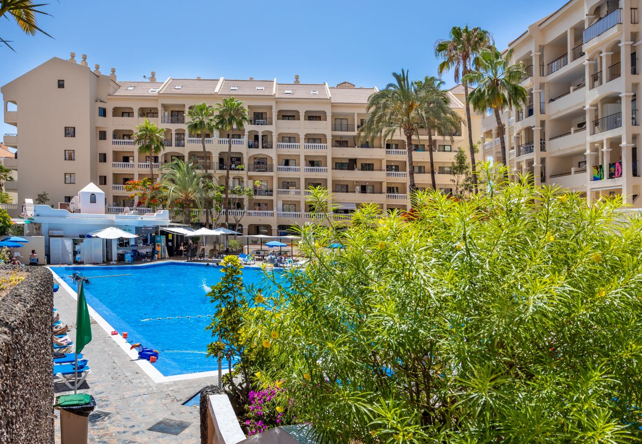 Apartamento en Los Cristianos - Castle Harbour Luxury Family Home Heated Pool