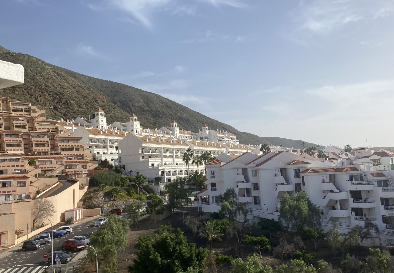 Apartamento en Los Cristianos - Castle Harbour Luxury Family Home Heated Pool