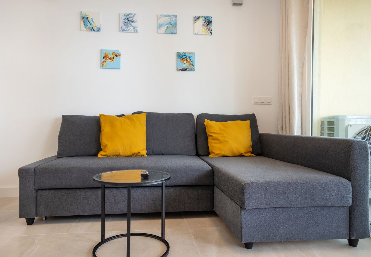 Apartamento en Los Cristianos - Castle Harbour Luxury Family Home Heated Pool