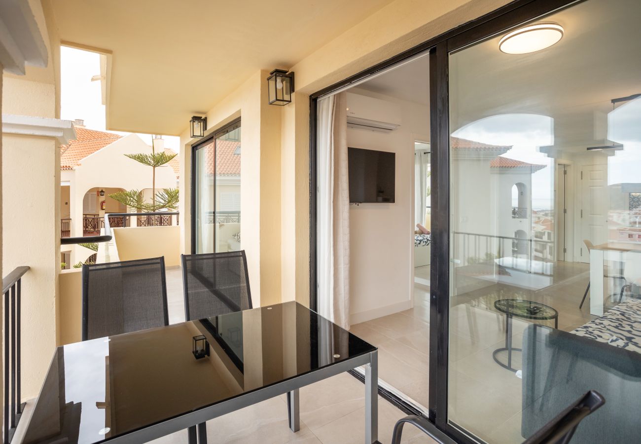 Apartamento en Los Cristianos - Castle Harbour Luxury Family Home Heated Pool