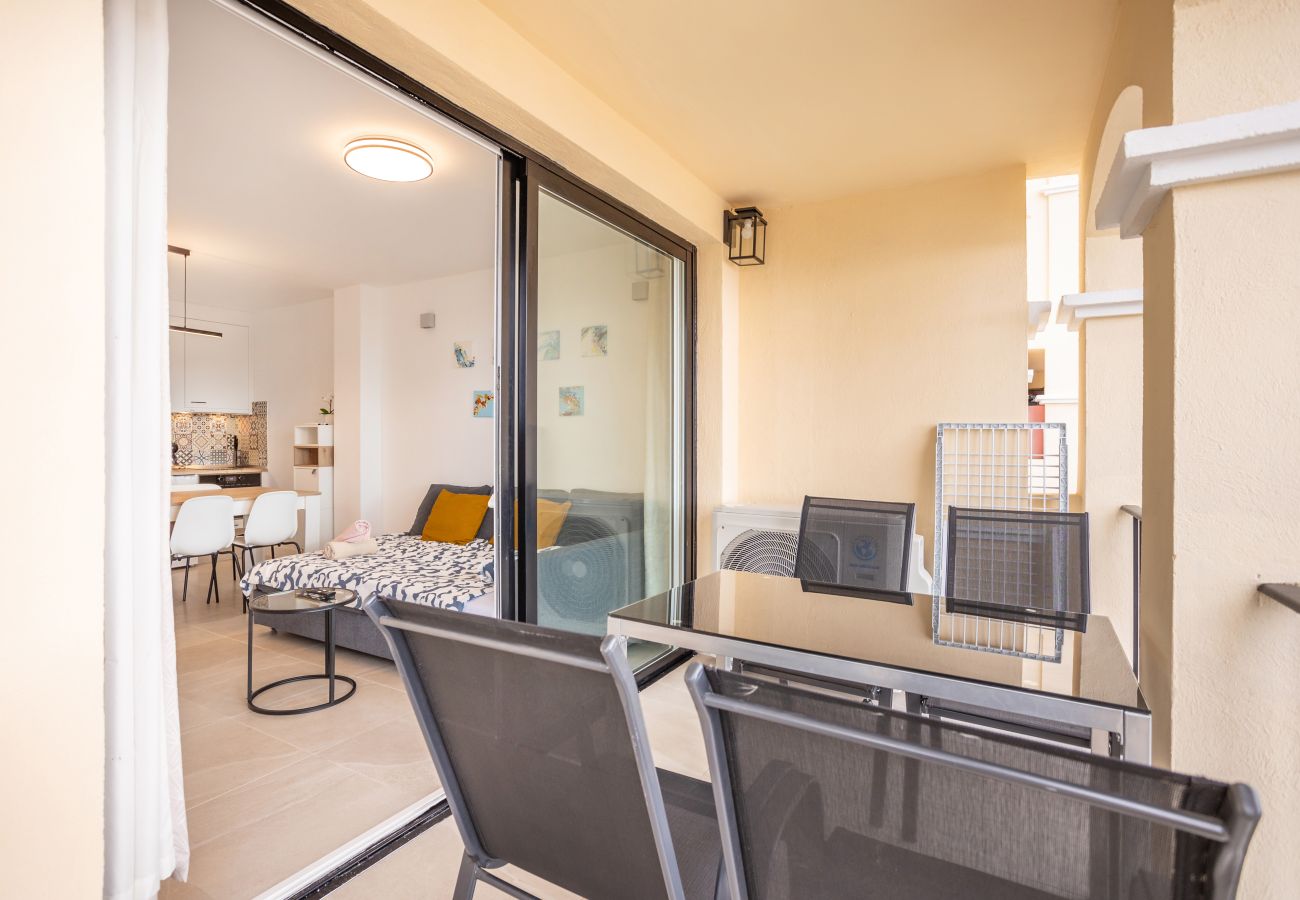 Apartamento en Los Cristianos - Castle Harbour Luxury Family Home Heated Pool