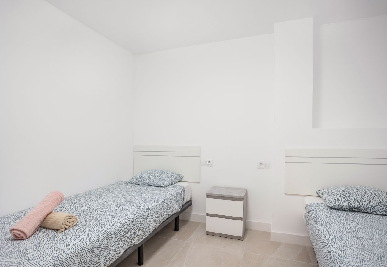 Apartamento en Los Cristianos - Castle Harbour Luxury Family Home Heated Pool