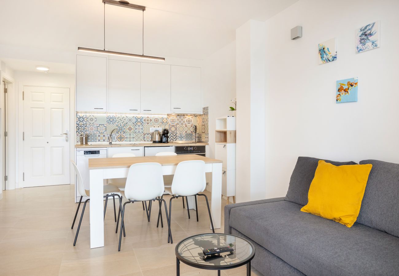 Apartamento en Los Cristianos - Castle Harbour Luxury Family Home Heated Pool