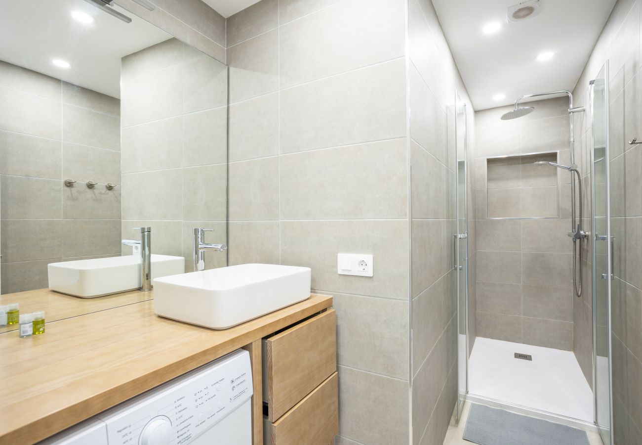 Apartamento en Los Cristianos - Castle Harbour Luxury Family Home Heated Pool