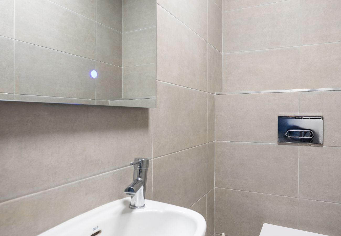 Apartamento en Los Cristianos - Castle Harbour Luxury Family Home Heated Pool