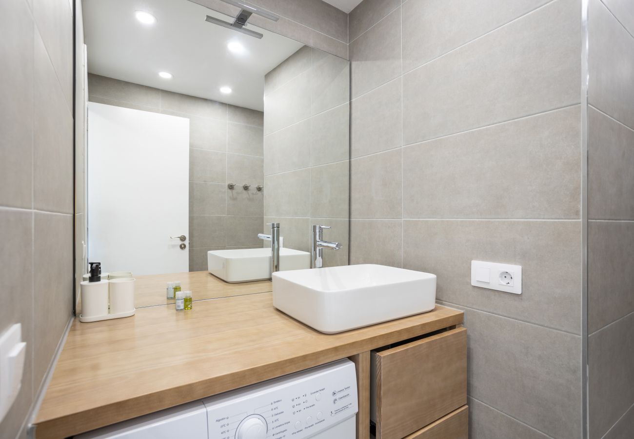 Apartamento en Los Cristianos - Castle Harbour Luxury Family Home Heated Pool