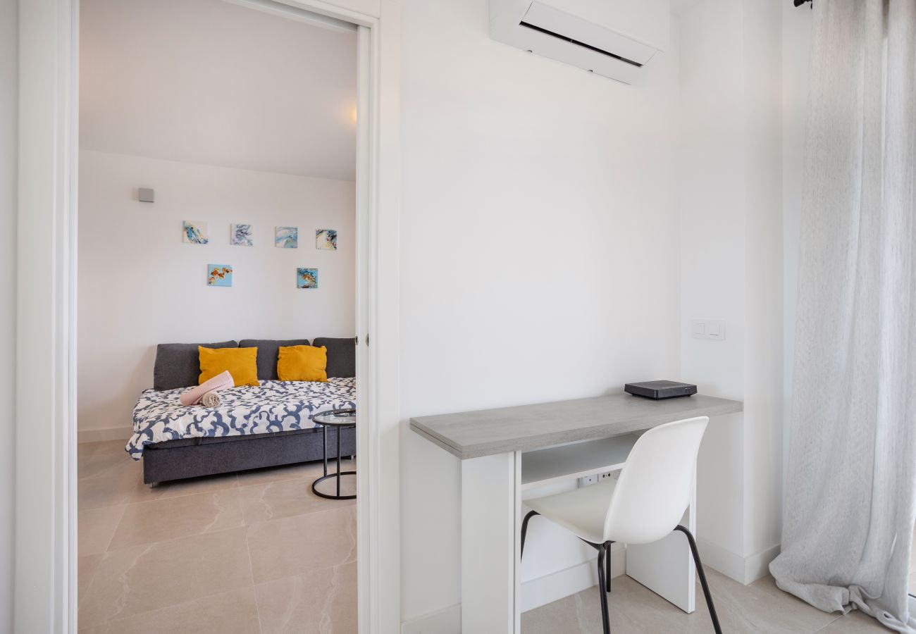 Apartamento en Los Cristianos - Castle Harbour Luxury Family Home Heated Pool