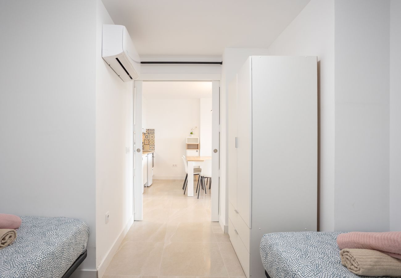 Apartamento en Los Cristianos - Castle Harbour Luxury Family Home Heated Pool
