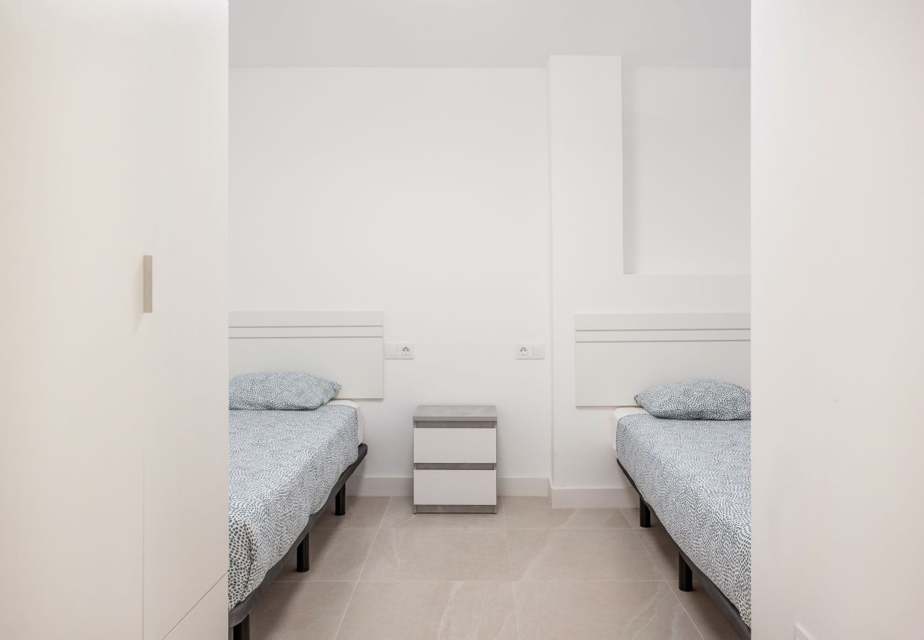 Apartamento en Los Cristianos - Castle Harbour Luxury Family Home Heated Pool