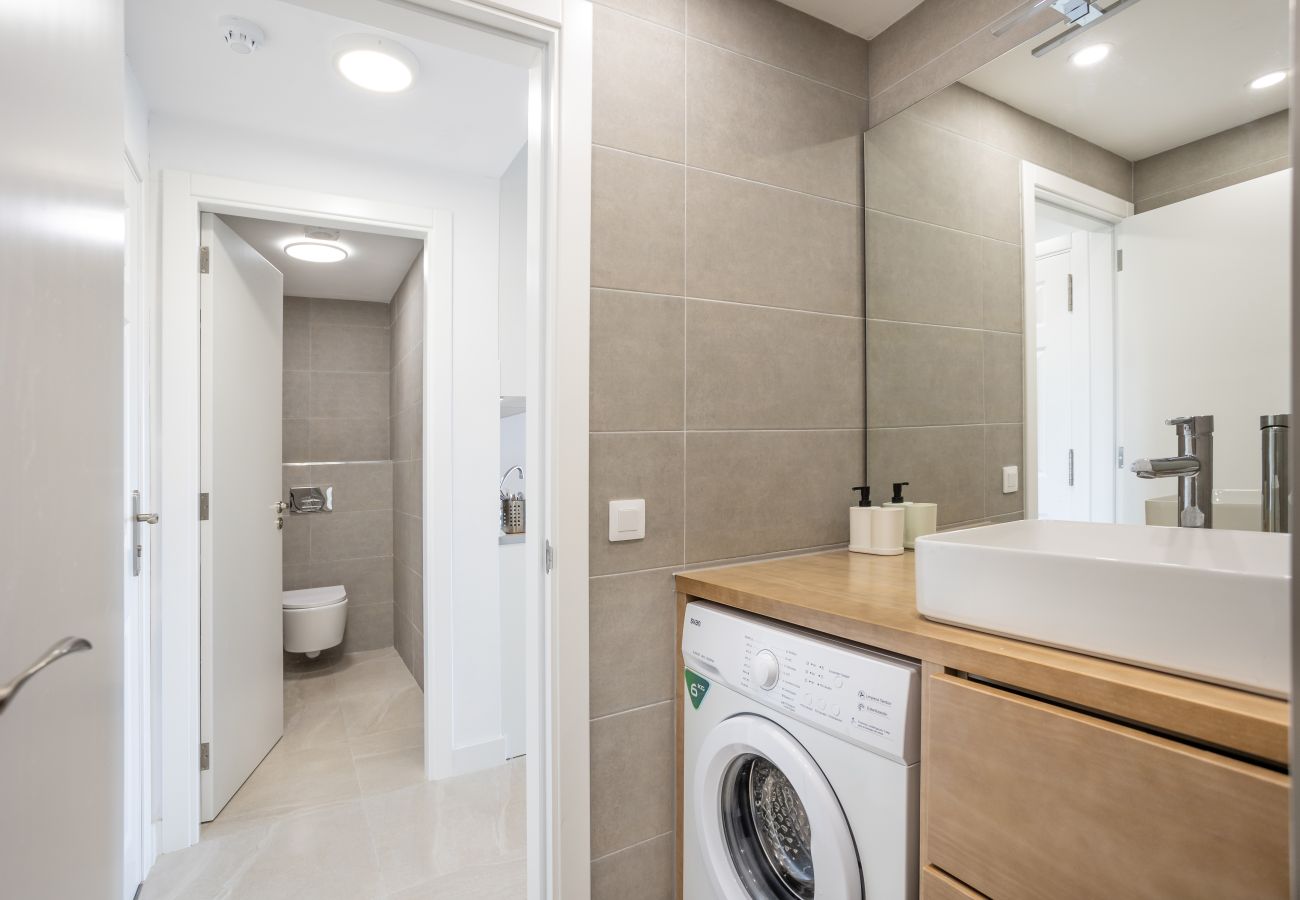 Apartamento en Los Cristianos - Castle Harbour Luxury Family Home Heated Pool
