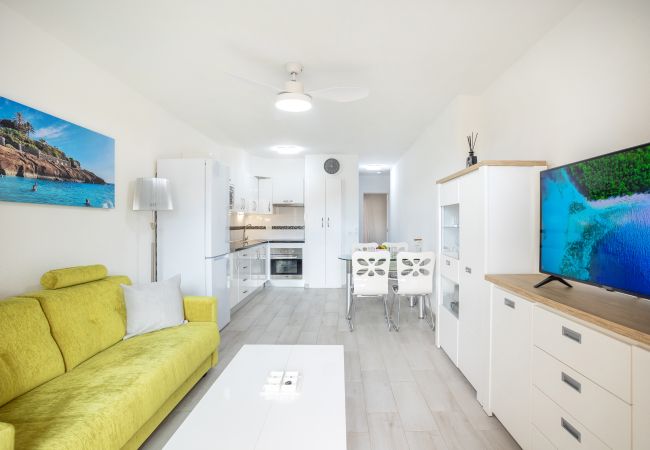 Apartamento en Los Cristianos - Castle Harbour Holiday Home Heated Pool Views by LoveTenerife Apartamento en Los Cristianos - Castle Harbour Holiday Home Heated Pool Views by LoveTenerife
