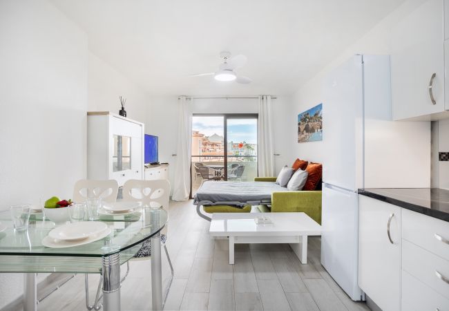 Apartamento en Los Cristianos - Castle Harbour Holiday Home Heated Pool Views by LoveTenerife Apartamento en Los Cristianos - Castle Harbour Holiday Home Heated Pool Views by LoveTenerife