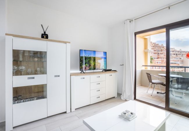 Apartamento en Los Cristianos - Castle Harbour Holiday Home Heated Pool Views by LoveTenerife Apartamento en Los Cristianos - Castle Harbour Holiday Home Heated Pool Views by LoveTenerife