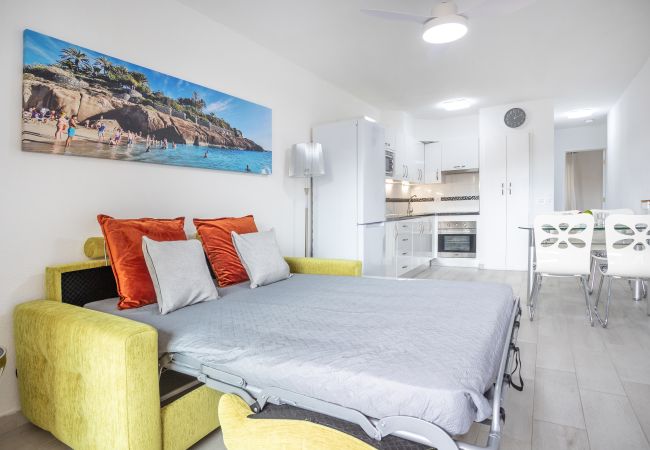 Apartamento en Los Cristianos - Castle Harbour Holiday Home Heated Pool Views by LoveTenerife Apartamento en Los Cristianos - Castle Harbour Holiday Home Heated Pool Views by LoveTenerife