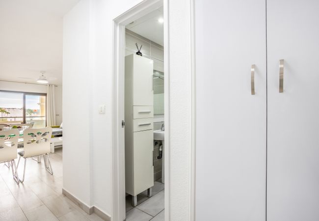 Apartamento en Los Cristianos - Castle Harbour Holiday Home Heated Pool Views by LoveTenerife Apartamento en Los Cristianos - Castle Harbour Holiday Home Heated Pool Views by LoveTenerife