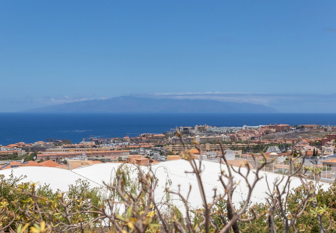 Casa adosada en Adeje - FAMILY HOME WITH POOL AND SEA VIEW
