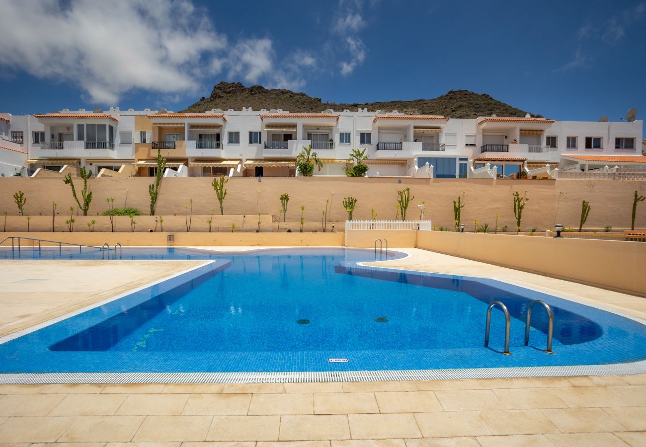 Casa adosada en Adeje - FAMILY HOME WITH POOL AND SEA VIEW