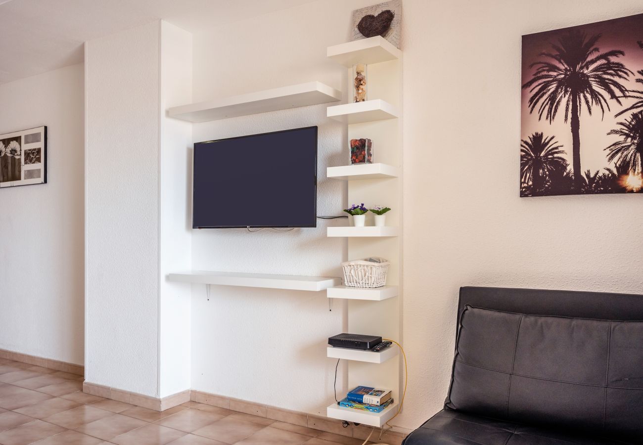 Apartment in Los Cristianos - Phoebe's Flat Los Cristianos by LoveTenerif (Love Tenerife)