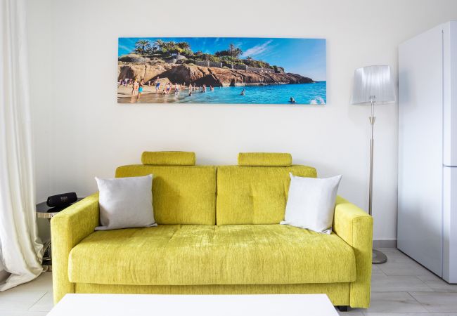 Apartment in Los Cristianos - Castle Harbour Holiday Home Heated Pool Views by LoveTenerifeLoveTenerife Apartment in Los Cristianos - Castle Harbour Holiday Home Heated Pool Views by LoveTenerifeLoveTenerife