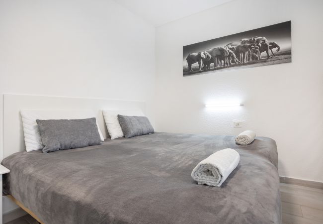 Apartment in Los Cristianos - Castle Harbour Holiday Home Heated Pool Views by LoveTenerifeLoveTenerife Apartment in Los Cristianos - Castle Harbour Holiday Home Heated Pool Views by LoveTenerifeLoveTenerife